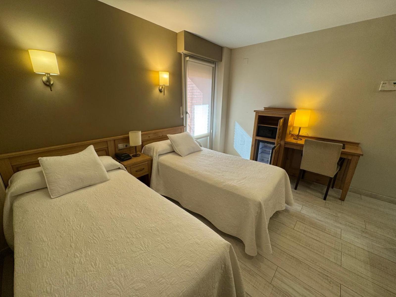 Hotel Alda A Boira Хака Екстериор снимка