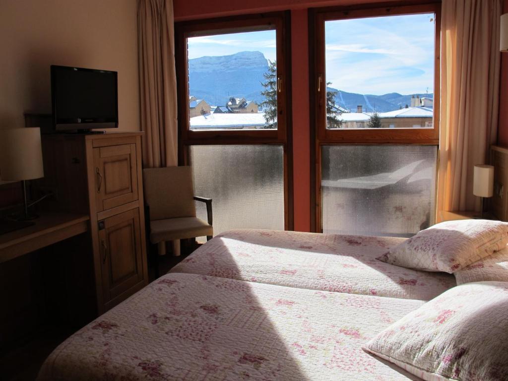 Hotel Alda A Boira Хака Стая снимка