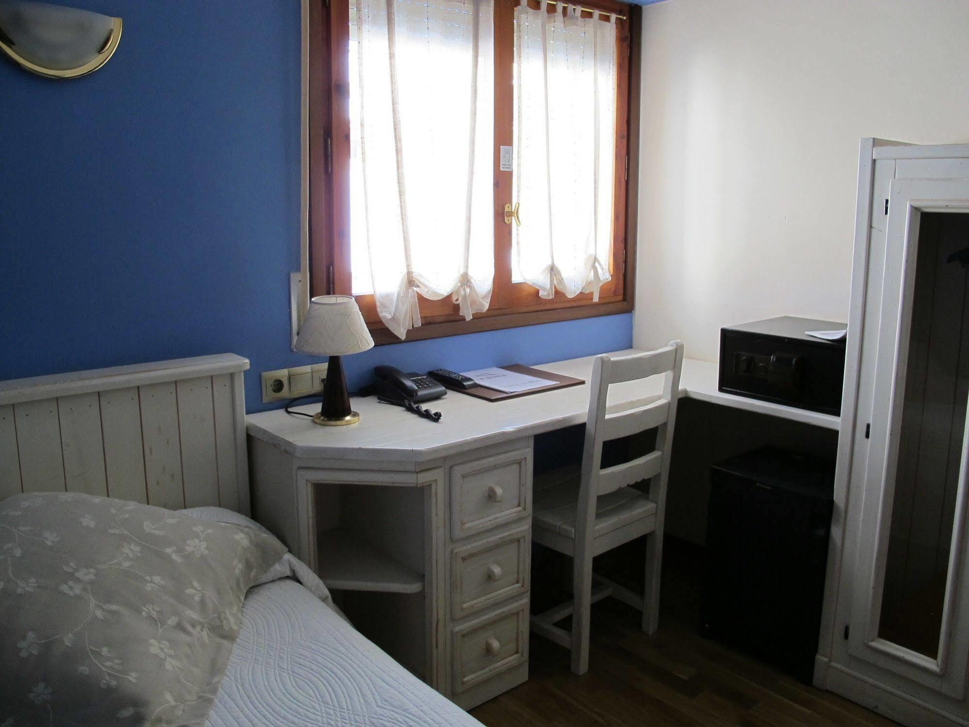 Hotel Alda A Boira Хака Екстериор снимка