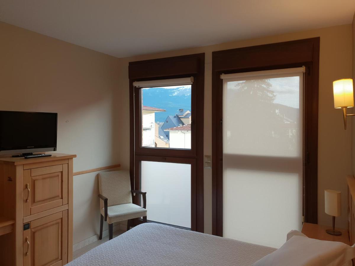 Hotel Alda A Boira Хака Екстериор снимка