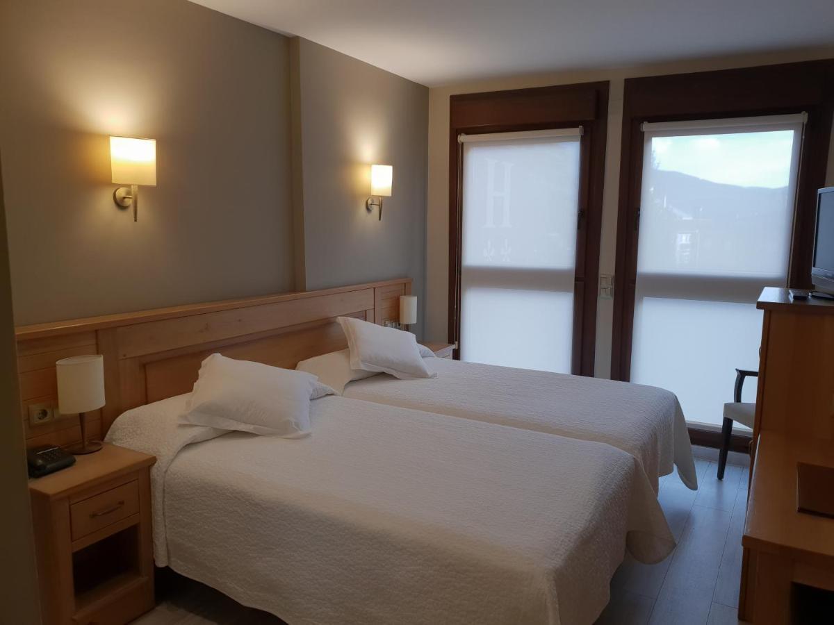 Hotel Alda A Boira Хака Екстериор снимка